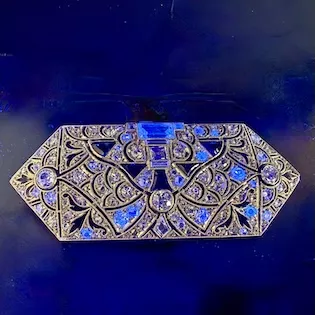 Art deco pin under flourescent light