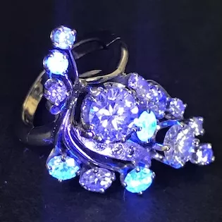 Flouorescent diamonds in a ring